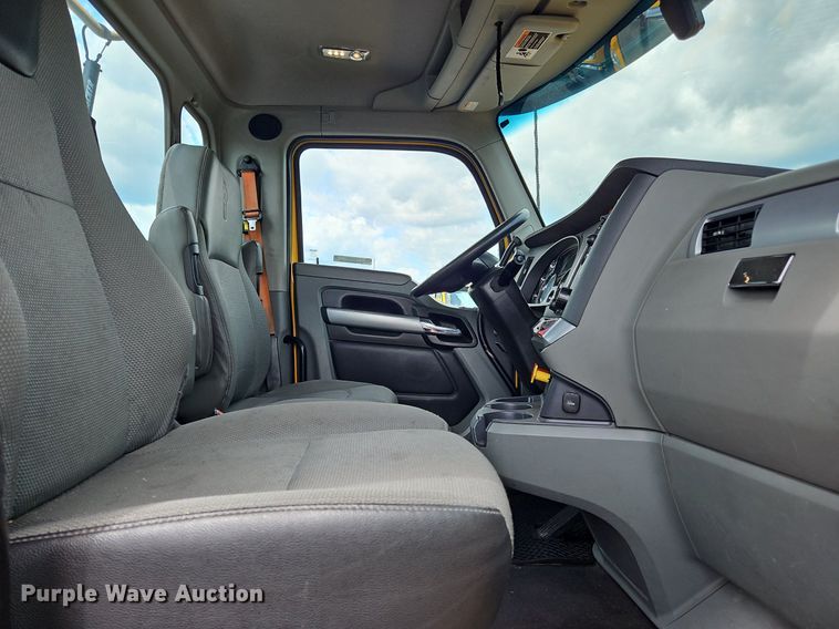 image for item OK9901 2020 Kenworth  T680 semi truck