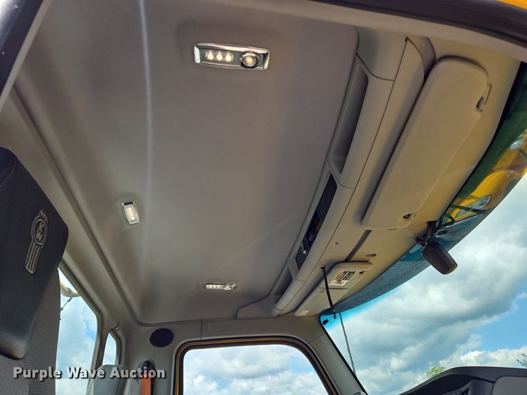 image for item OK9901 2020 Kenworth  T680 semi truck