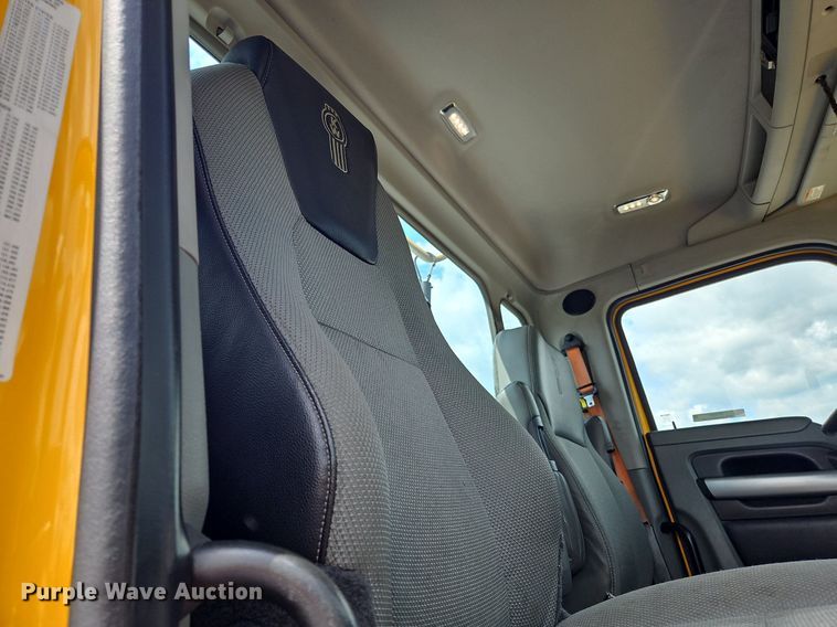 image for item OK9901 2020 Kenworth  T680 semi truck