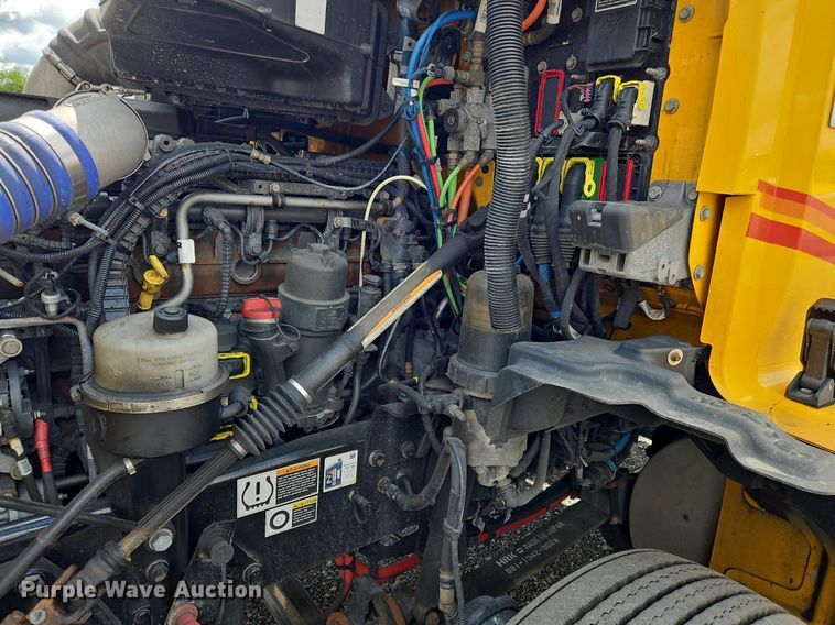 image for item OK9901 2020 Kenworth  T680 semi truck