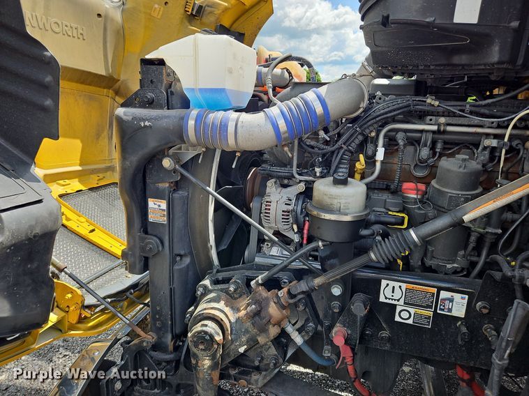 image for item OK9901 2020 Kenworth  T680 semi truck