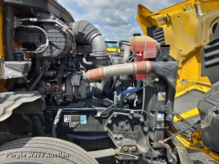 image for item OK9901 2020 Kenworth  T680 semi truck