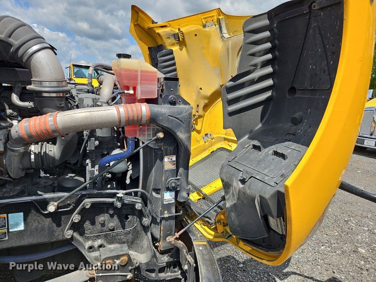 image for item OK9901 2020 Kenworth  T680 semi truck