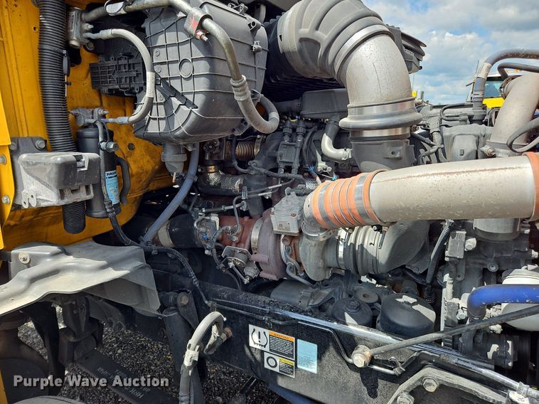 image for item OK9901 2020 Kenworth  T680 semi truck