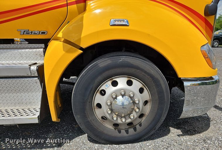 image for item OK9901 2020 Kenworth  T680 semi truck