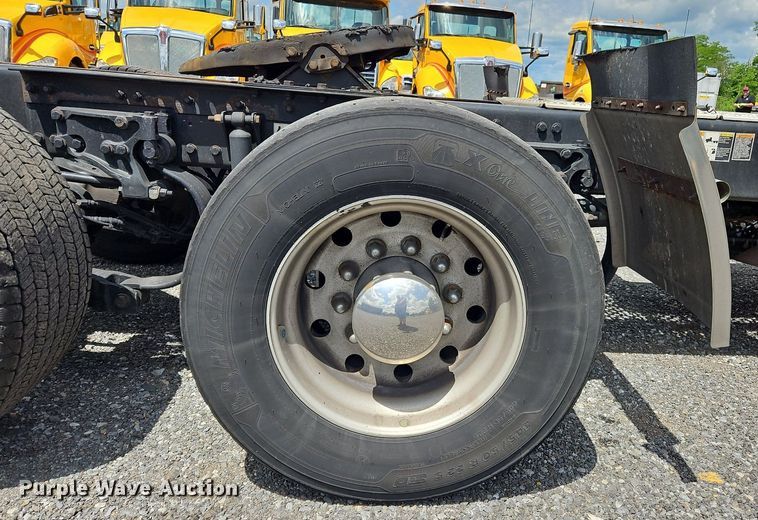 image for item OK9901 2020 Kenworth  T680 semi truck