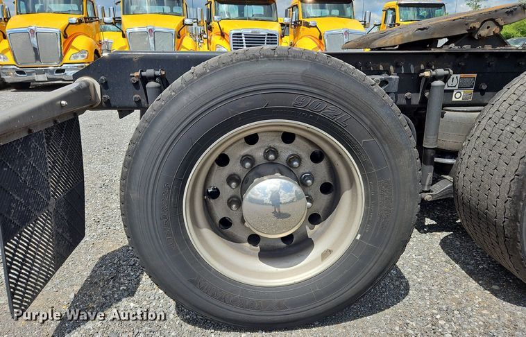 image for item OK9901 2020 Kenworth  T680 semi truck