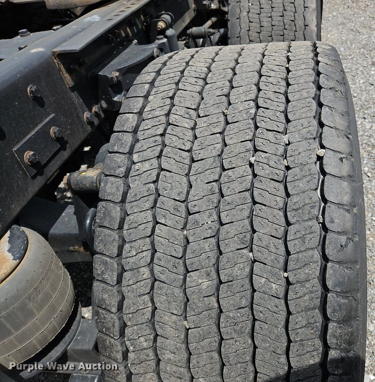 image for item OK9901 2020 Kenworth  T680 semi truck