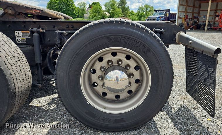 image for item OK9901 2020 Kenworth  T680 semi truck