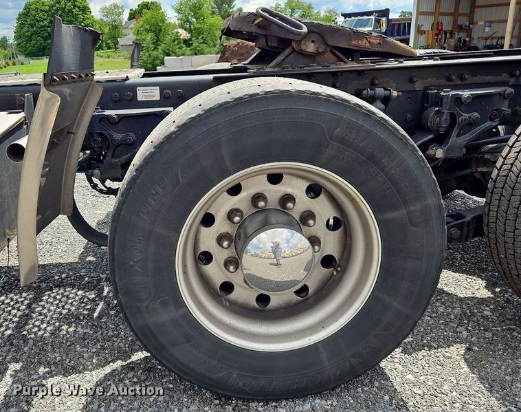 image for item OK9901 2020 Kenworth  T680 semi truck