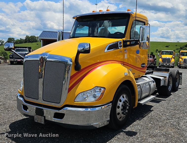 image for item OK9902 2020 Kenworth  T680 semi truck
