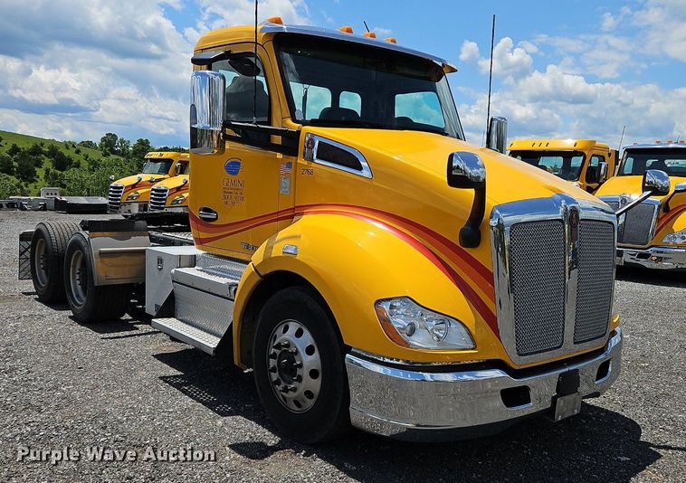 image for item OK9902 2020 Kenworth  T680 semi truck