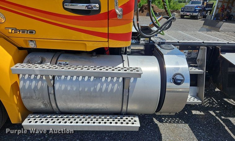 image for item OK9902 2020 Kenworth  T680 semi truck