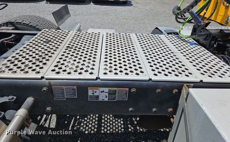 image for item OK9902 2020 Kenworth  T680 semi truck