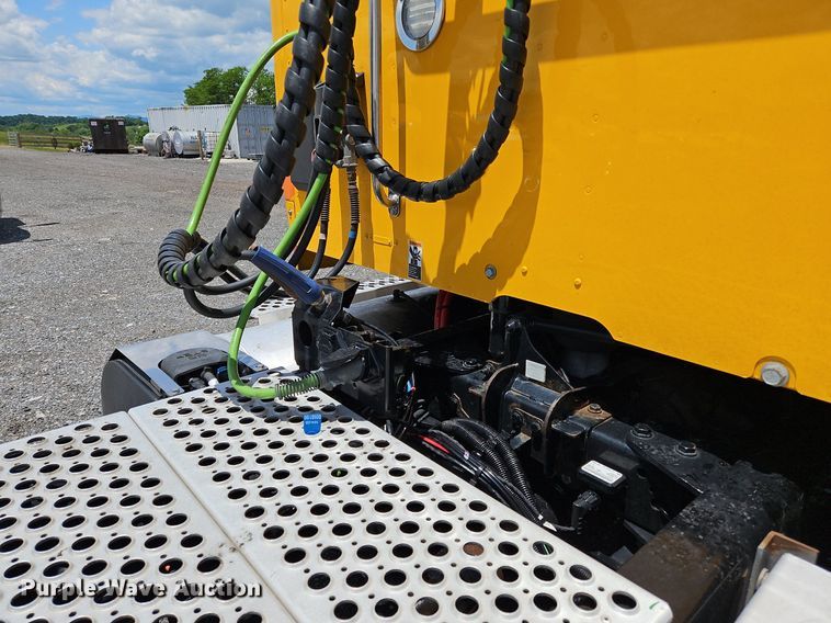 image for item OK9902 2020 Kenworth  T680 semi truck