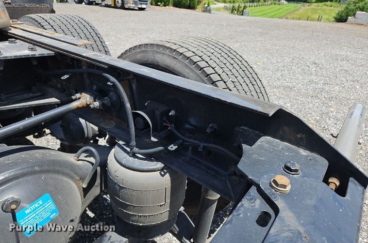 image for item OK9902 2020 Kenworth  T680 semi truck