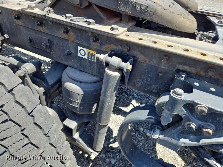 image for item OK9902 2020 Kenworth  T680 semi truck