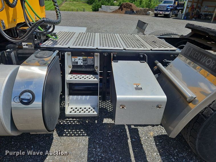 image for item OK9902 2020 Kenworth  T680 semi truck