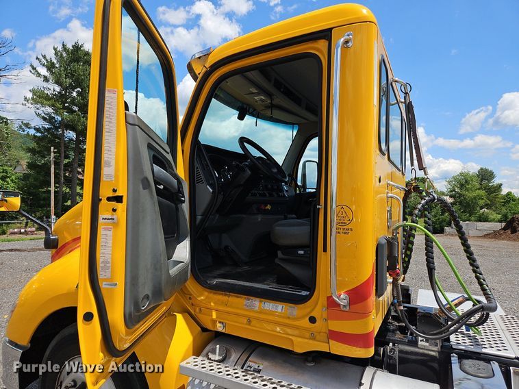 image for item OK9902 2020 Kenworth  T680 semi truck