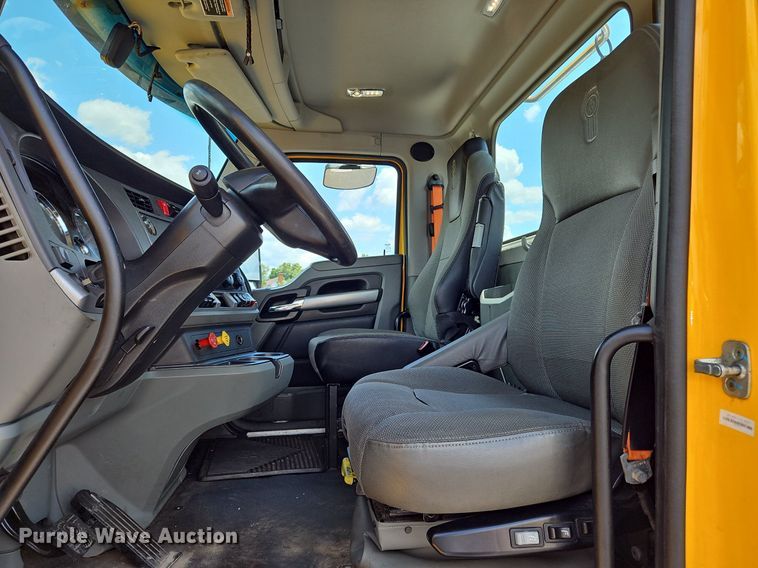 image for item OK9902 2020 Kenworth  T680 semi truck