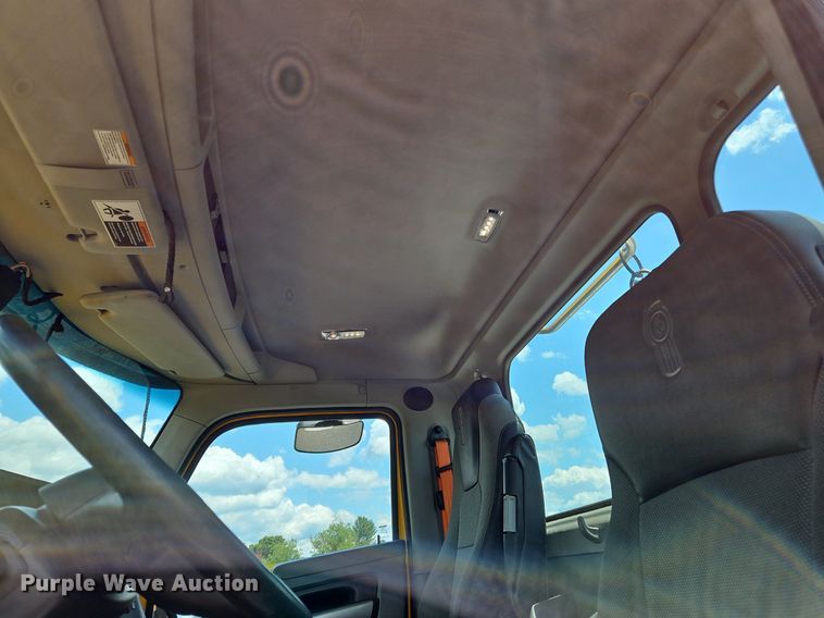 image for item OK9902 2020 Kenworth  T680 semi truck