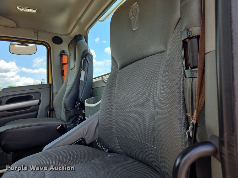 image for item OK9902 2020 Kenworth  T680 semi truck