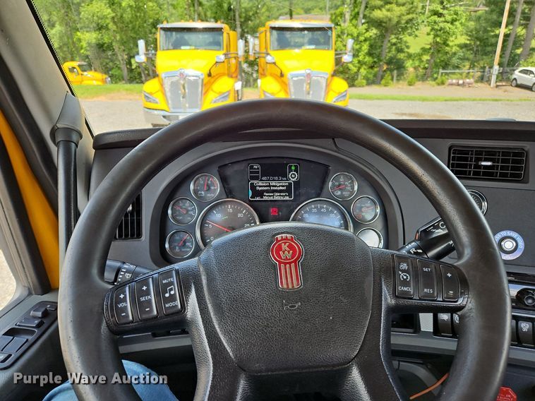 image for item OK9902 2020 Kenworth  T680 semi truck