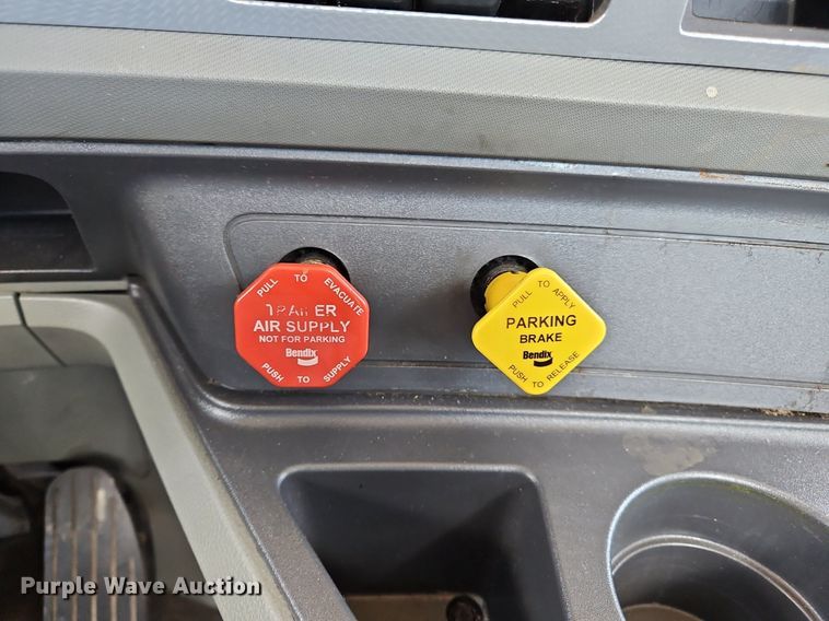 image for item OK9902 2020 Kenworth  T680 semi truck