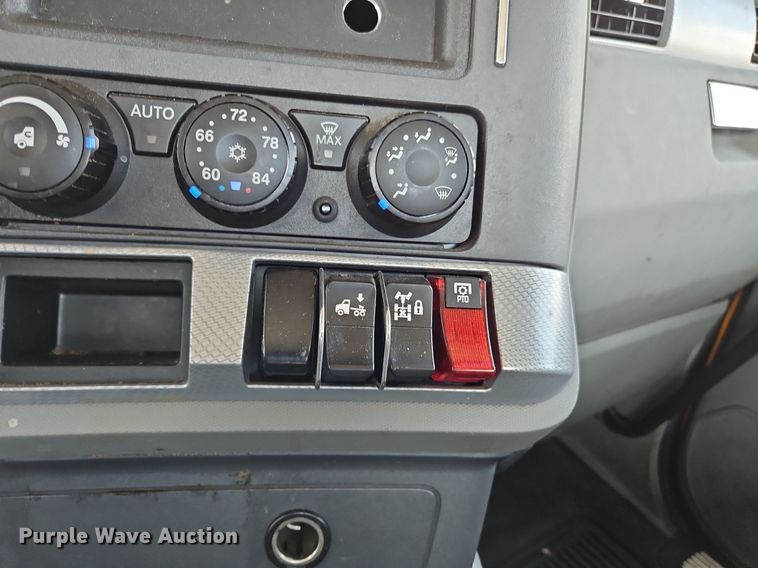 image for item OK9902 2020 Kenworth  T680 semi truck