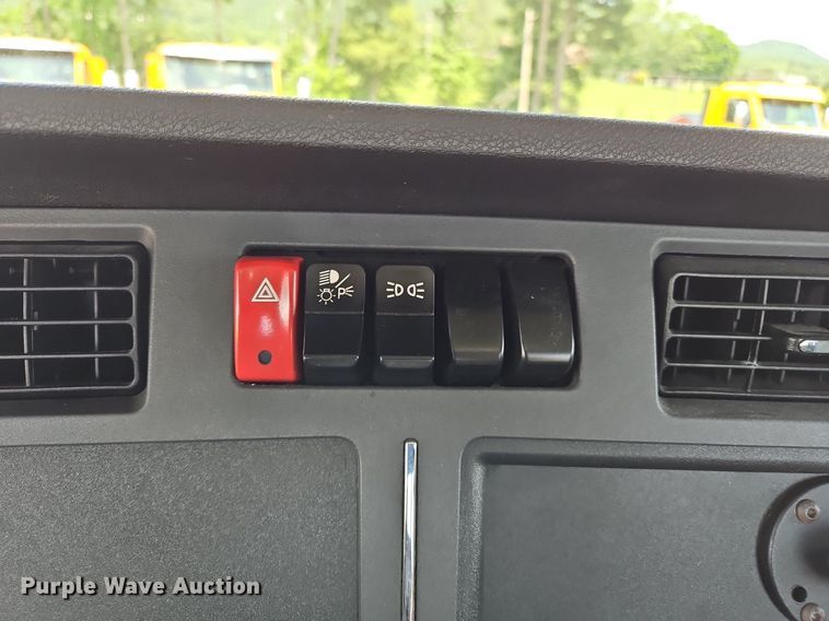 image for item OK9902 2020 Kenworth  T680 semi truck