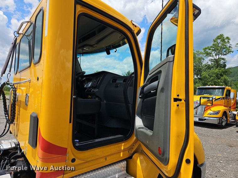 image for item OK9902 2020 Kenworth  T680 semi truck