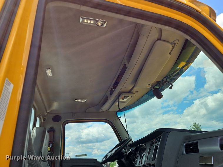 image for item OK9902 2020 Kenworth  T680 semi truck