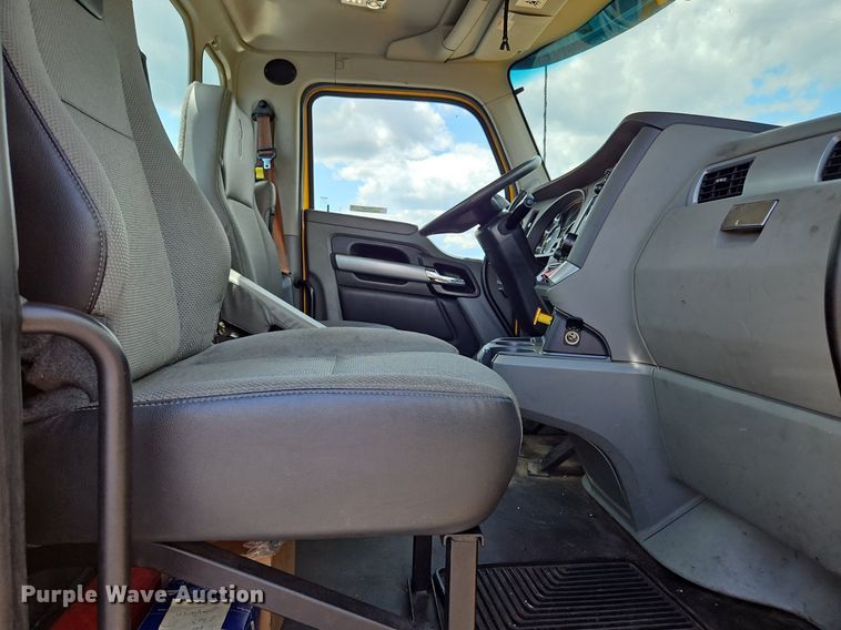 image for item OK9902 2020 Kenworth  T680 semi truck