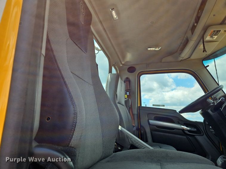 image for item OK9902 2020 Kenworth  T680 semi truck