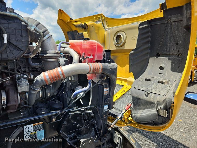 image for item OK9902 2020 Kenworth  T680 semi truck