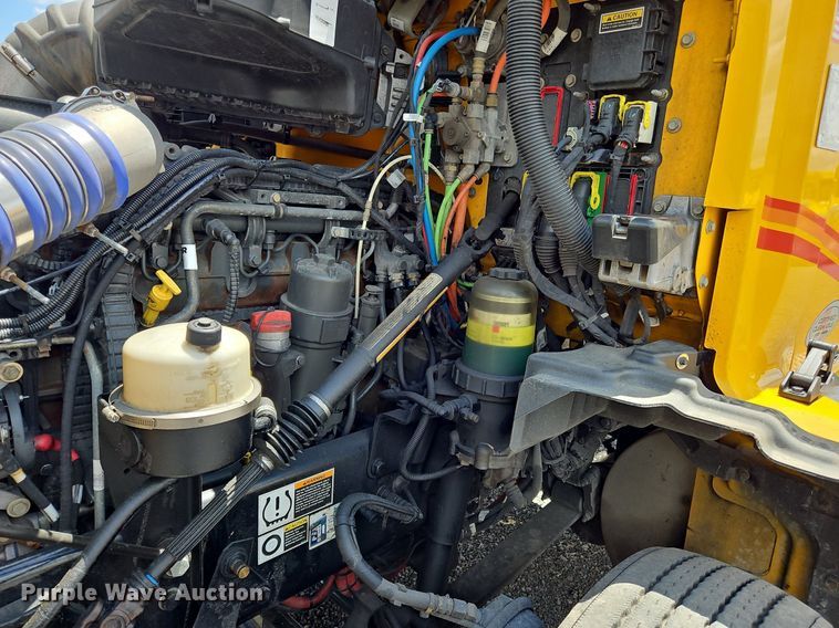 image for item OK9902 2020 Kenworth  T680 semi truck