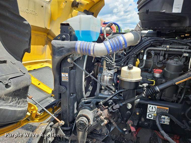 image for item OK9902 2020 Kenworth  T680 semi truck