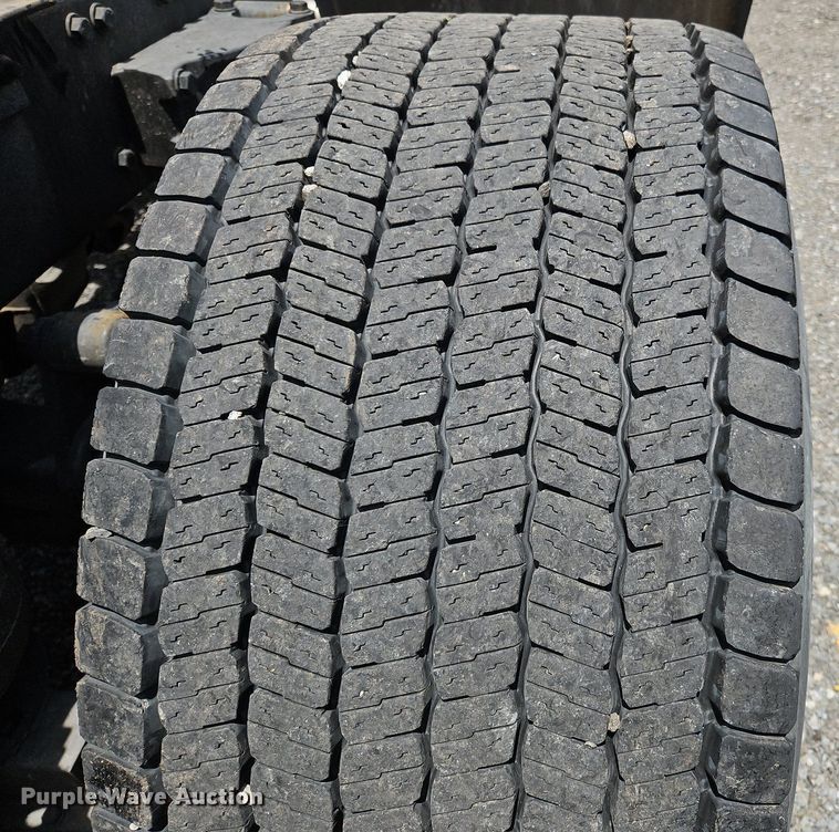 image for item OK9902 2020 Kenworth  T680 semi truck