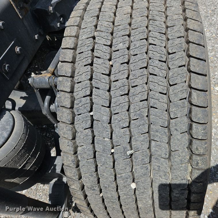 image for item OK9902 2020 Kenworth  T680 semi truck