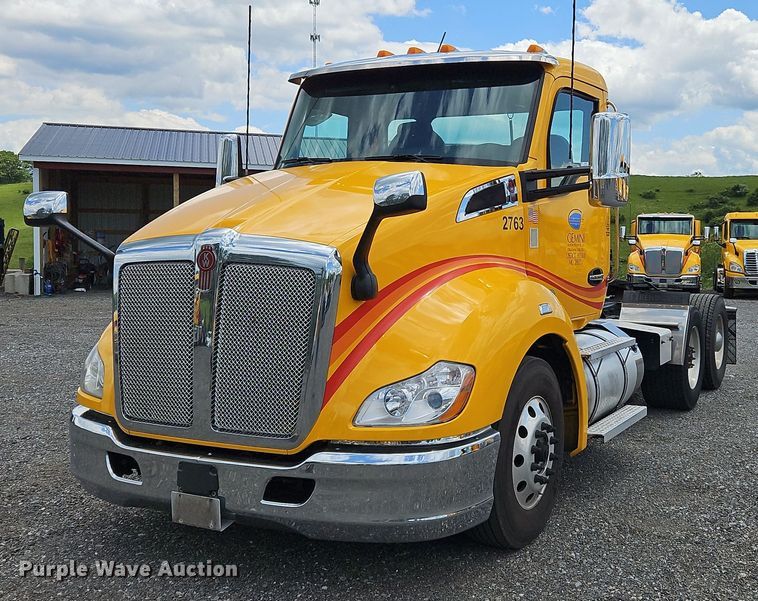 image for item OK9904 2020 Kenworth  T680 semi truck