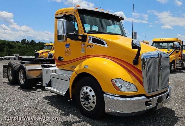 image for item OK9904 2020 Kenworth  T680 semi truck