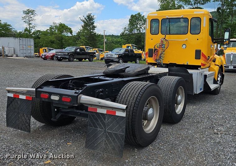 image for item OK9904 2020 Kenworth  T680 semi truck