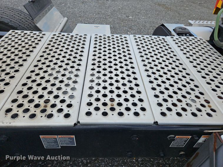 image for item OK9904 2020 Kenworth  T680 semi truck