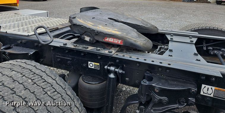 image for item OK9904 2020 Kenworth  T680 semi truck