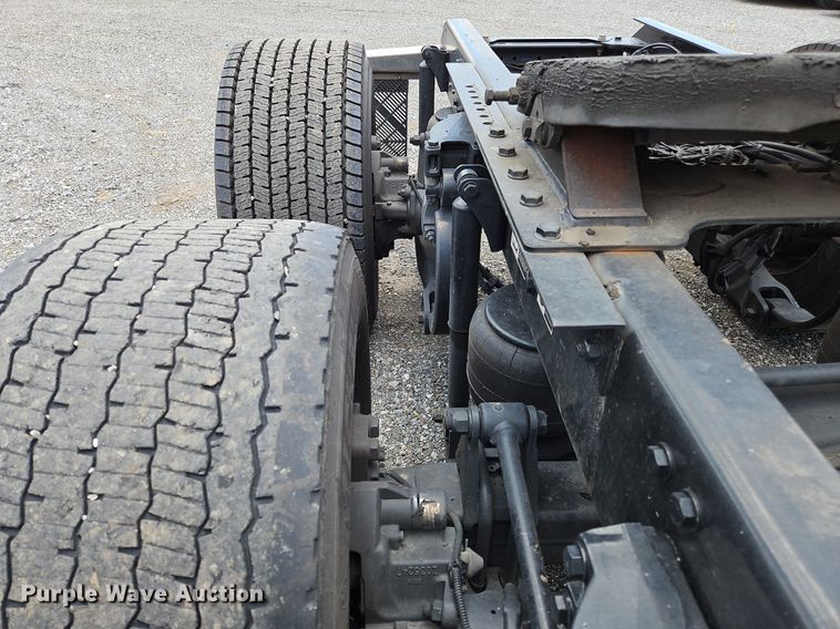 image for item OK9904 2020 Kenworth  T680 semi truck