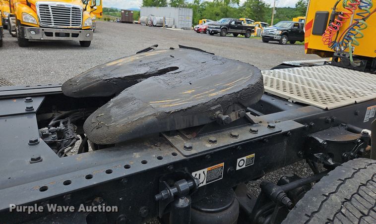 image for item OK9904 2020 Kenworth  T680 semi truck