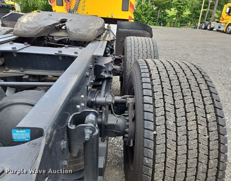 image for item OK9904 2020 Kenworth  T680 semi truck