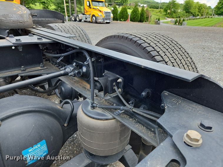 image for item OK9904 2020 Kenworth  T680 semi truck