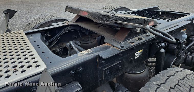 image for item OK9904 2020 Kenworth  T680 semi truck