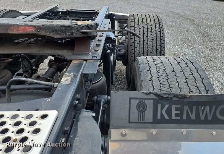 image for item OK9904 2020 Kenworth  T680 semi truck